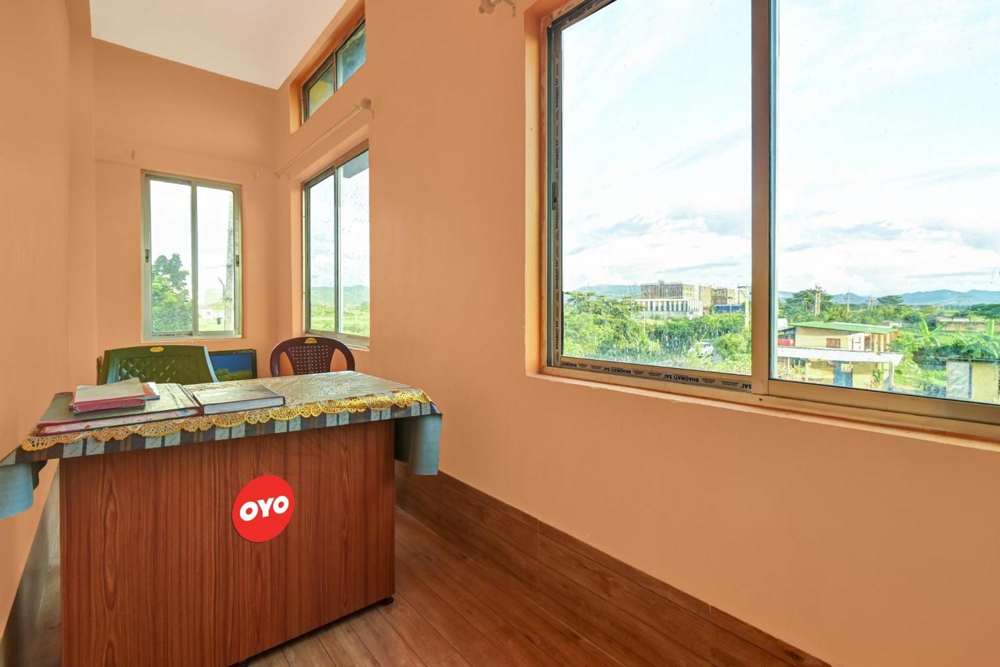 Oyo Flagship The Brahmaputra Homestay Ґувахаті Екстер'єр фото