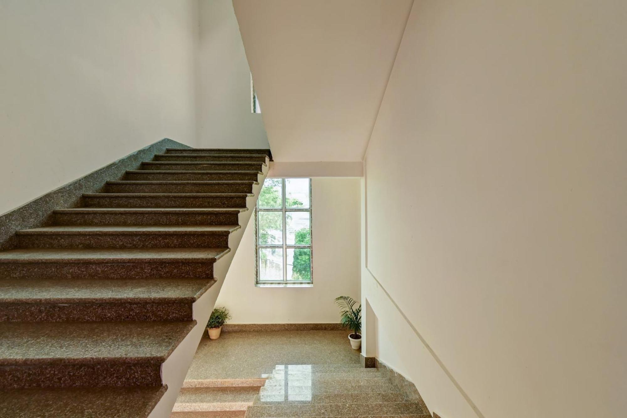 Oyo Flagship The Brahmaputra Homestay Ґувахаті Екстер'єр фото
