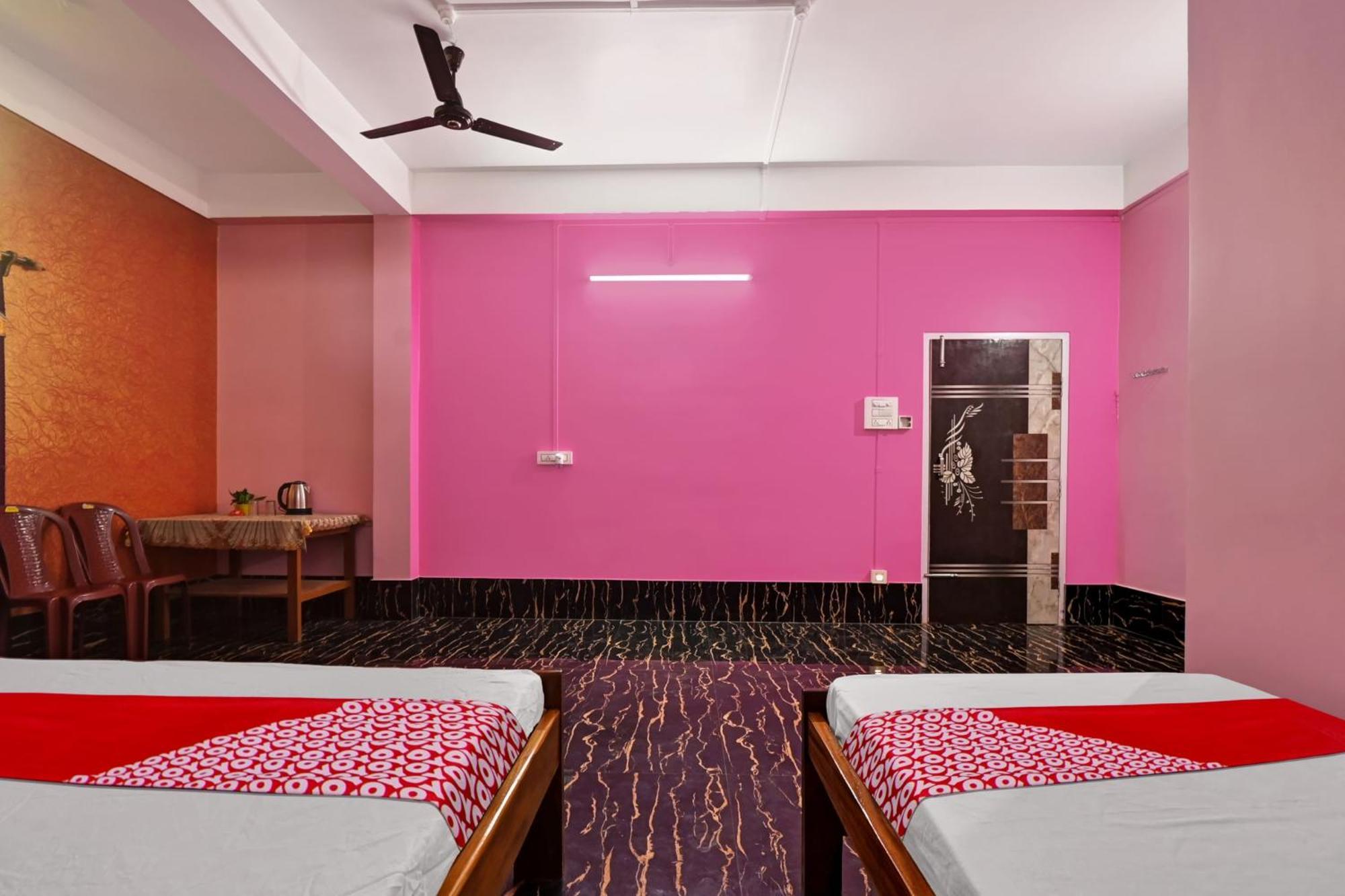 Oyo Flagship The Brahmaputra Homestay Ґувахаті Екстер'єр фото