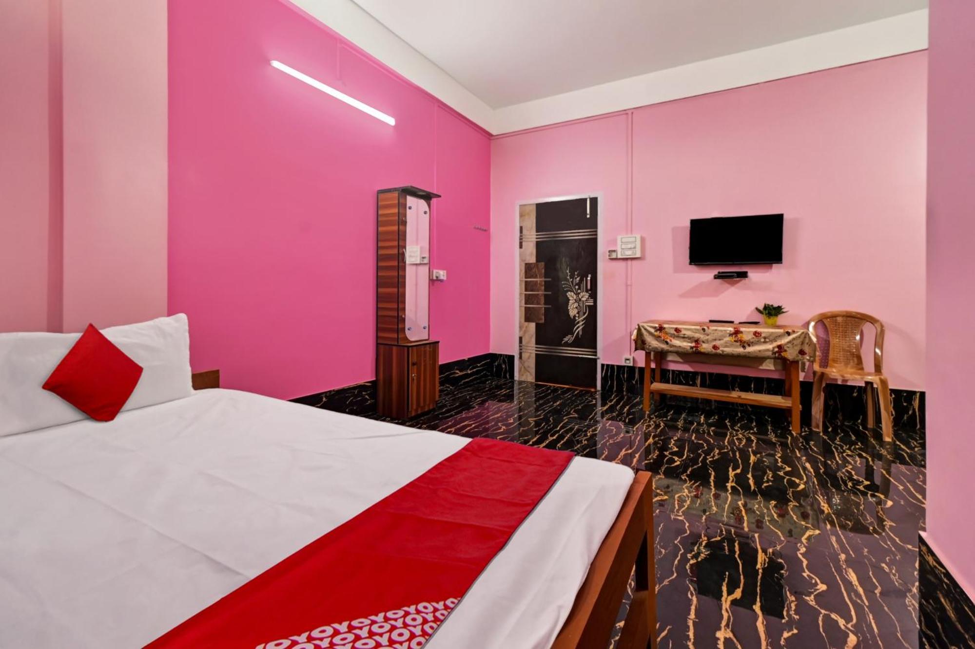 Oyo Flagship The Brahmaputra Homestay Ґувахаті Екстер'єр фото