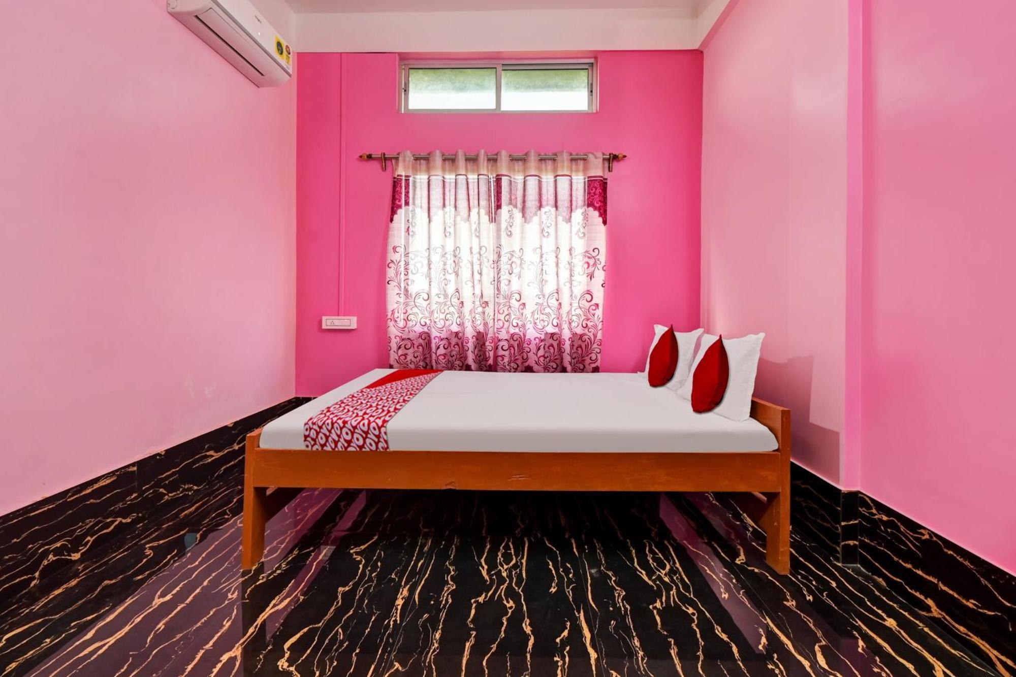 Oyo Flagship The Brahmaputra Homestay Ґувахаті Екстер'єр фото